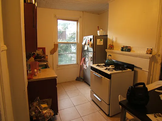 Rented by Joel Weisz, LREB | media 4