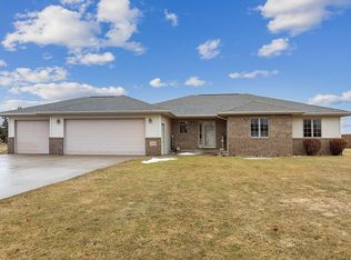 445 Ridgeway Dr, Brillion, WI 54110