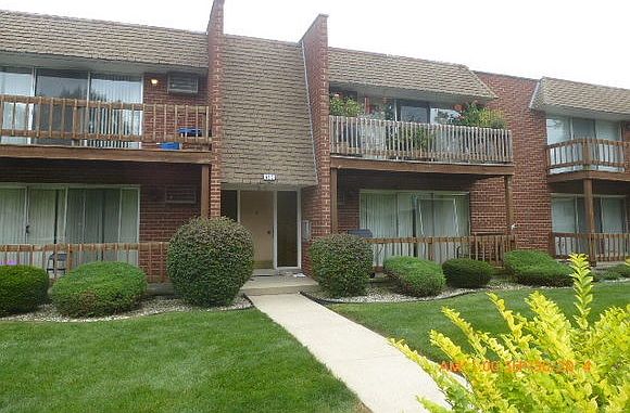 1st image of 525 N Pleasant Dr