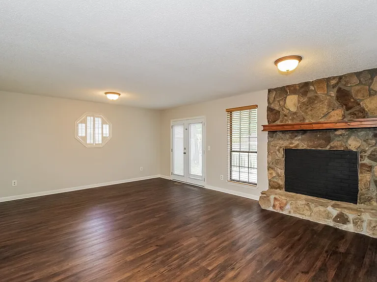 3240 Beaver Dr — Photo 4