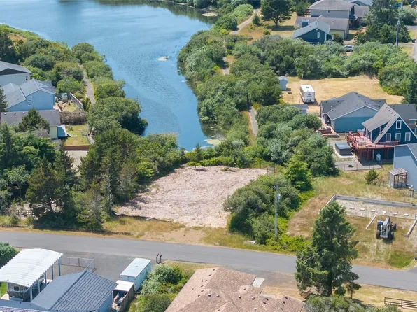 887 Texmar Avenue SW, Ocean Shores, WA 98569