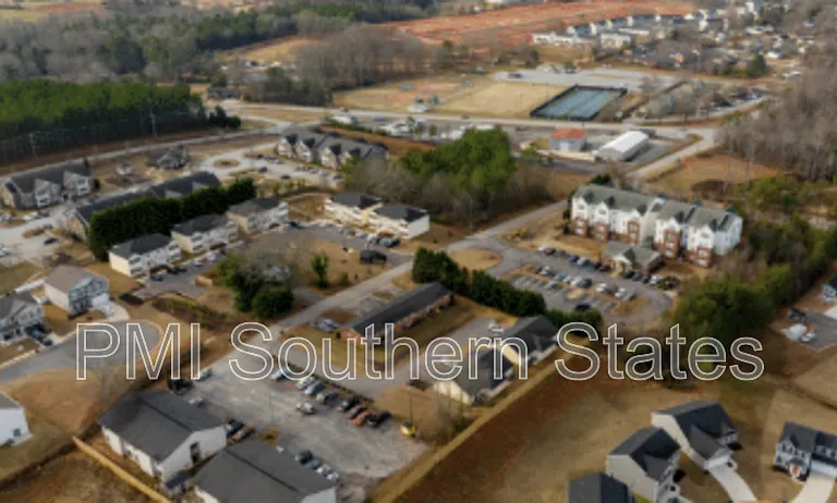 208 Walnut Hill Dr #B — Photo 3
