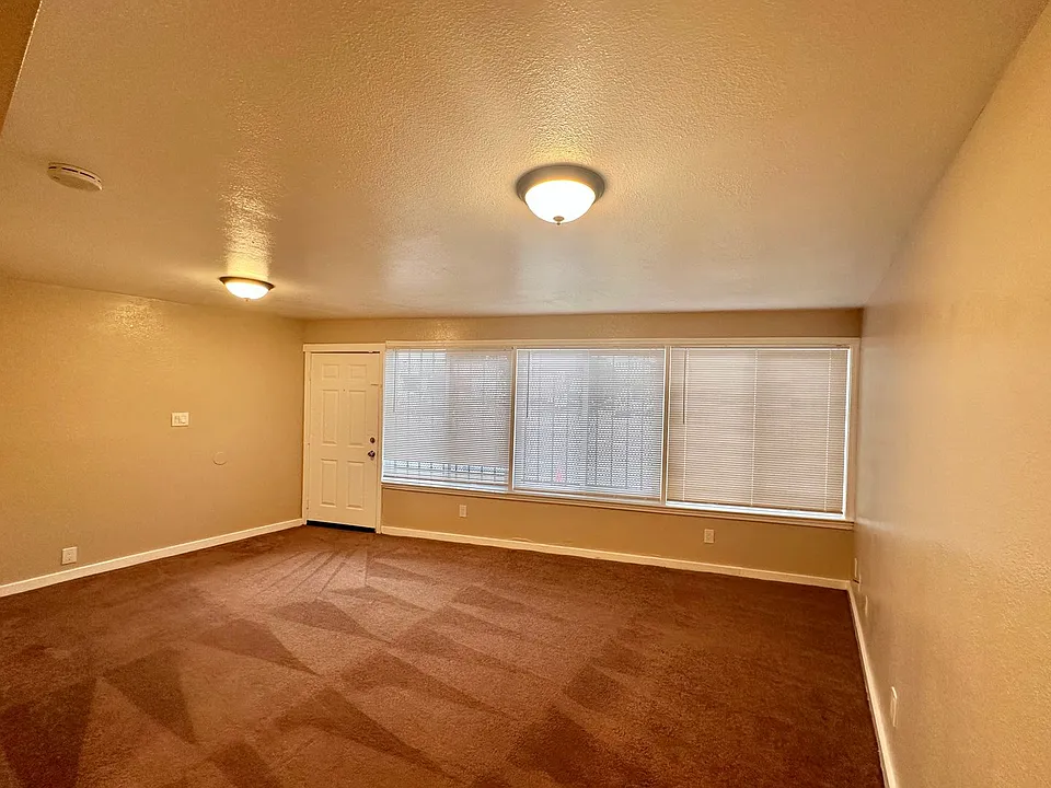 7828 International Blvd