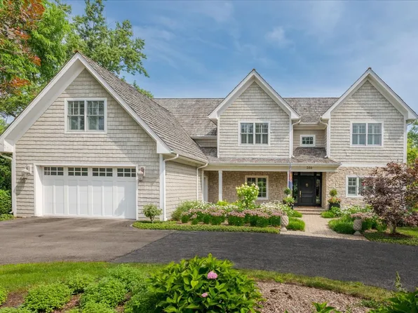 350 Sunset Ct, Northbrook, IL 60062