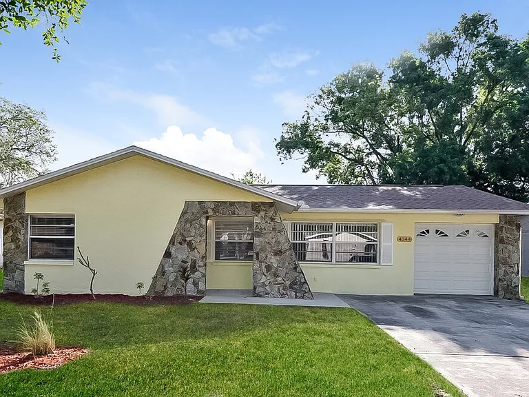 4404 Sawgrass Blvd — Photo 1