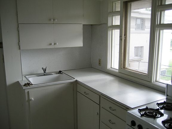 3rd image of 3710 Marcy St APT 4