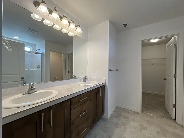 2095 S Heather St — Photo 23