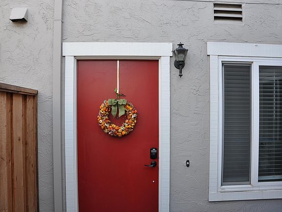 4th image of 802 Spruance Ln