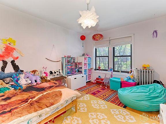 4th image of 504 Grand St APT G42