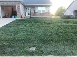 1206 Koufax Dr, Chatham, IL 62629
