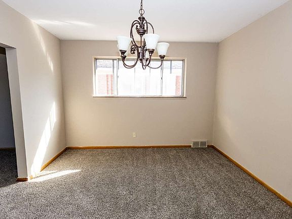 5th image of 17618 Chagrin Blvd Unit 2