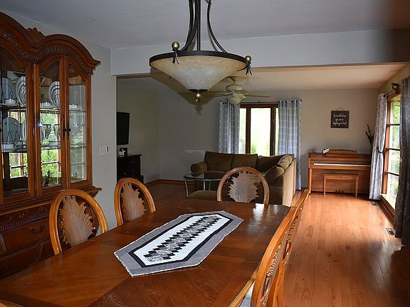 4th image of 2113 Silverthorn Dr