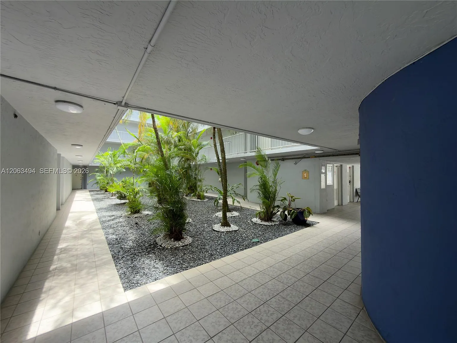 Palm Court Of Miami Condo — Photo 3