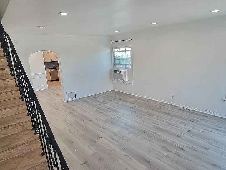 133 N Kings Rd #1/2 — Photo 5