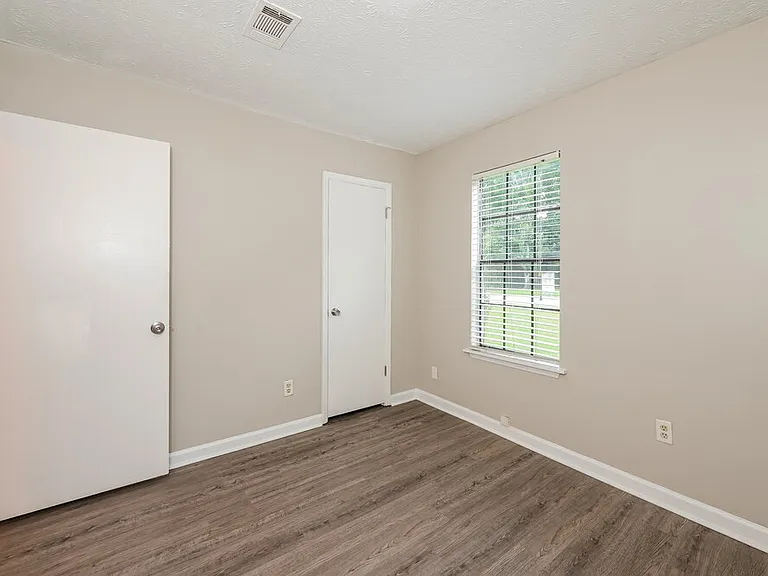 6052 Creekford Dr — Photo 11