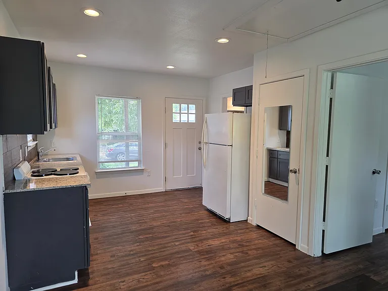 1413 Egypt St #D — Photo 7