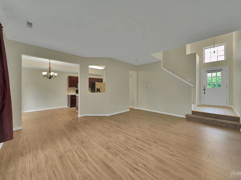 3145 Bromley Ln