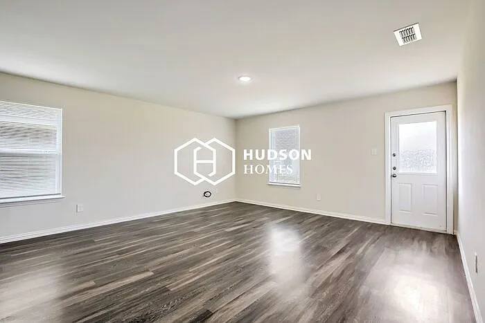 423 Shorty St — Photo 3