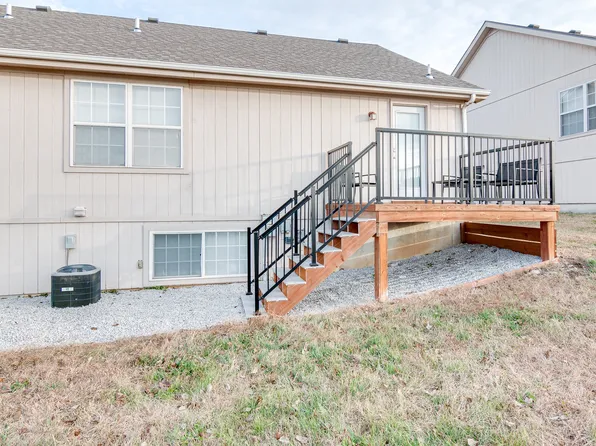 4028 Hawksbury Ln #B, Saint Joseph, MO 64506