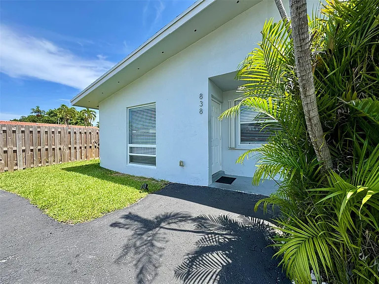 838 SW 14th St — Photo 30