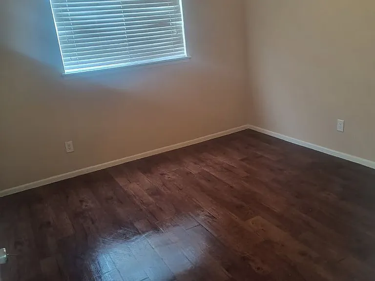 Robinson Manor Apartments — Photo 31