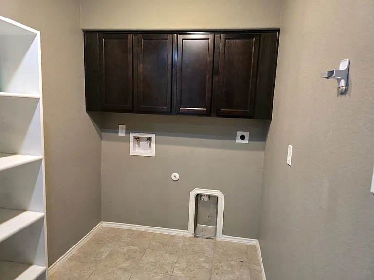 5561 Othello Dr — Photo 31
