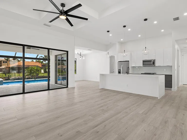 2107 SW 39th St — Photo 31