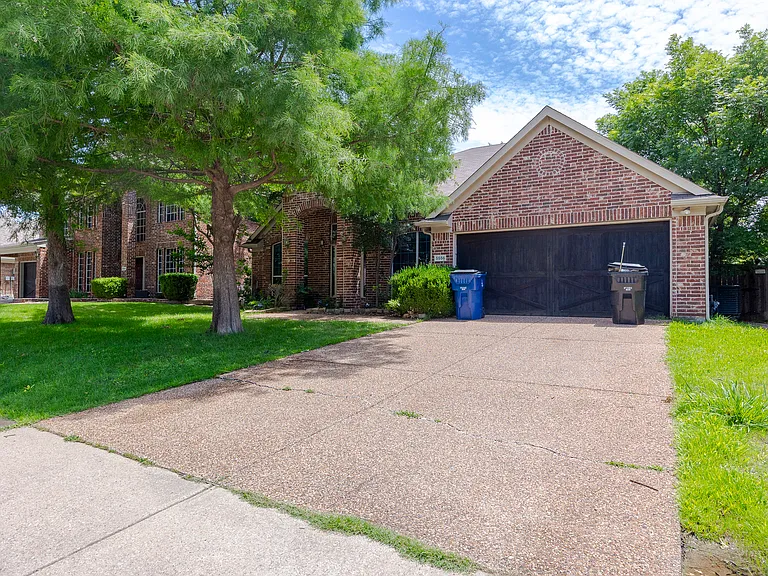 5556 Sky Ridge Dr — Photo 1