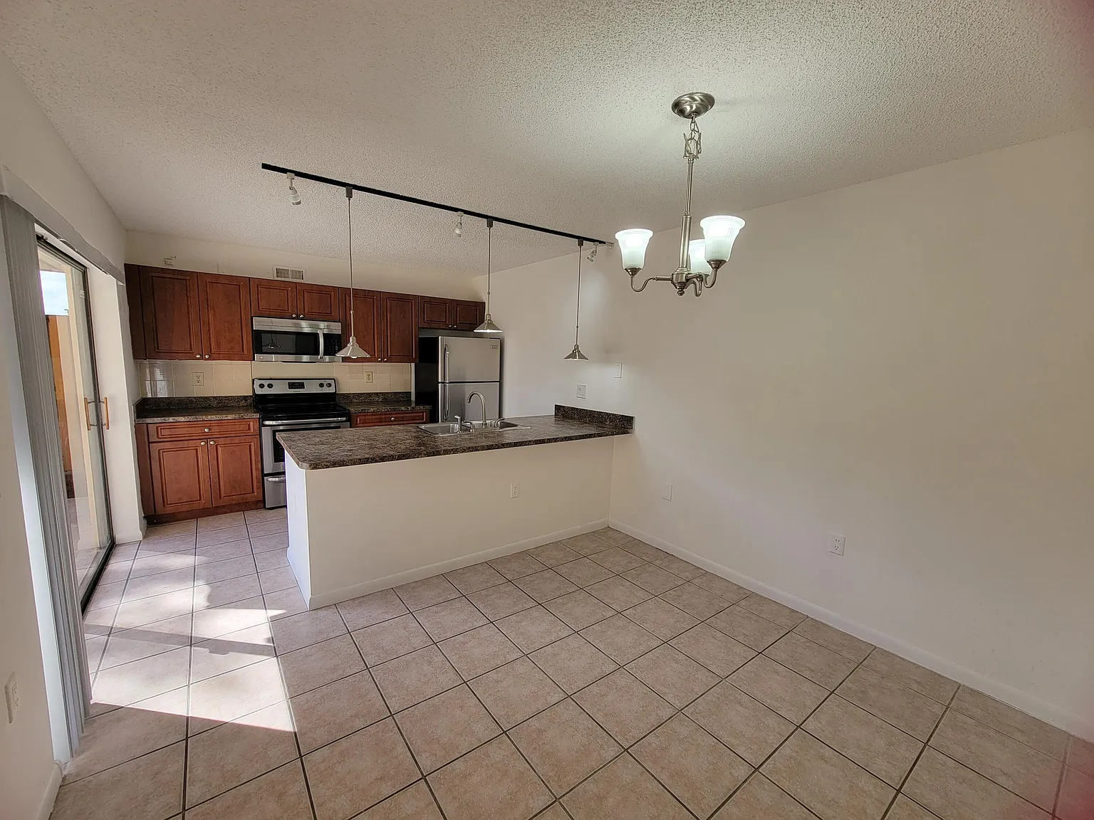 2 bed, 2.5 bath, 1288 sqft, $2,300 — Photo 3