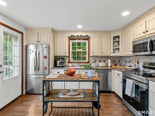 130 Rolling Hill Lane, Southington, CT 06489