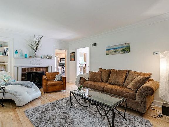 2nd image of 2817 Blair Blvd