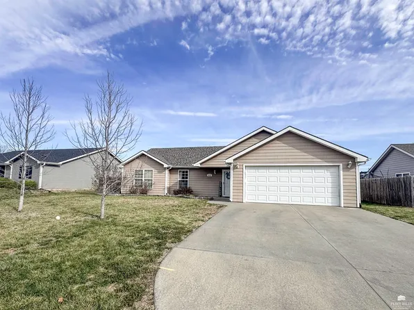 412 Brookridge Dr, Manhattan, KS 66502