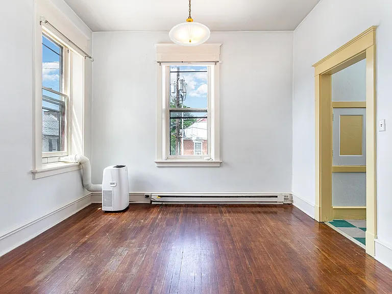 25 W Pomfret St — Photo 28