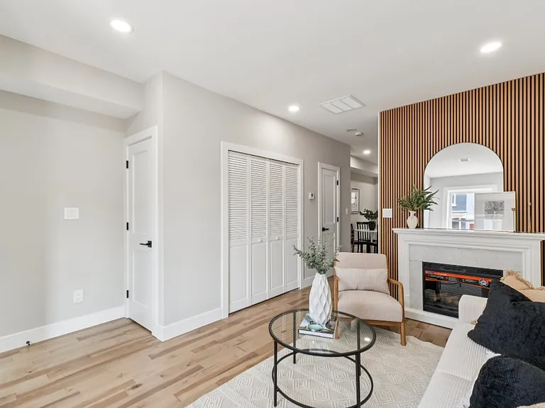 344 Elm St NW — Photo 2
