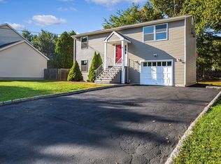 20 Donata Ln, Stamford, CT 06905
