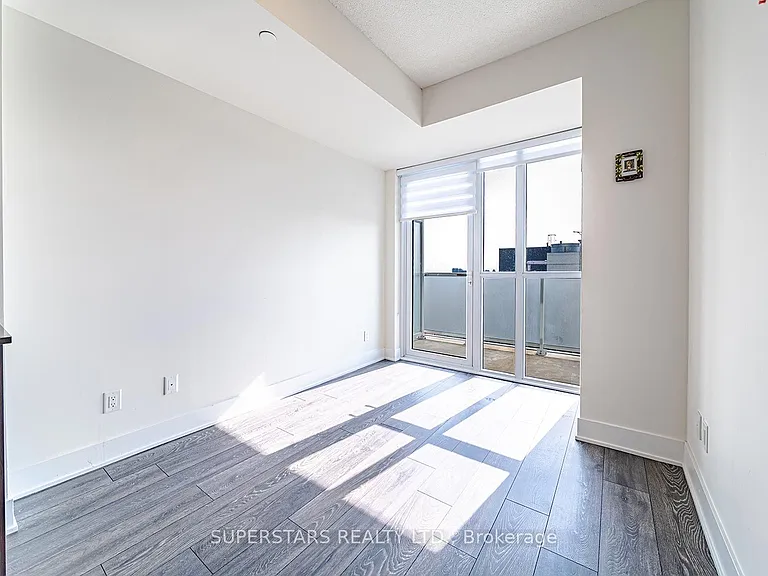 188 Fairview Mall Dr #2216 — Photo 5