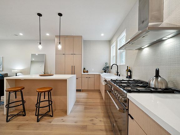 2nd image of 1492 Larkin St APT 4