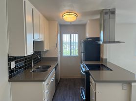 322 Hillside Terrace