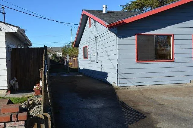 1718 Linton Ave — Photo 9
