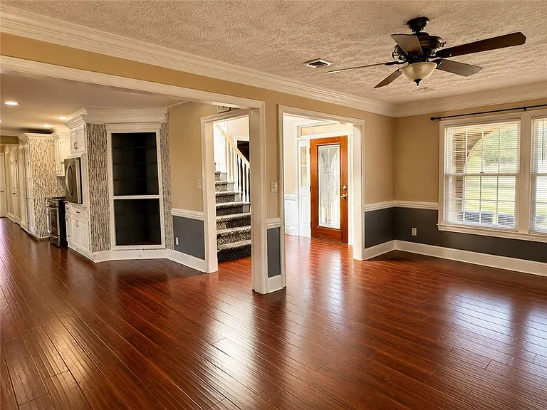 4225 Friar Tuck Ln — Photo 2