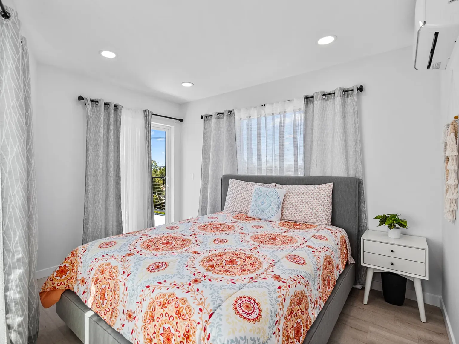 2 bed, 875 sqft, $6,200 — Photo 4