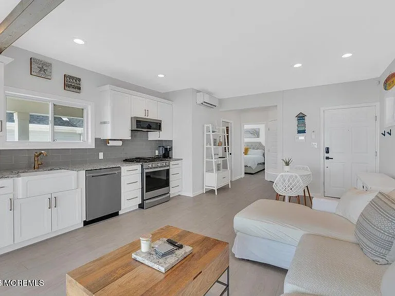 903 Ocean Ave #4 — Photo 6