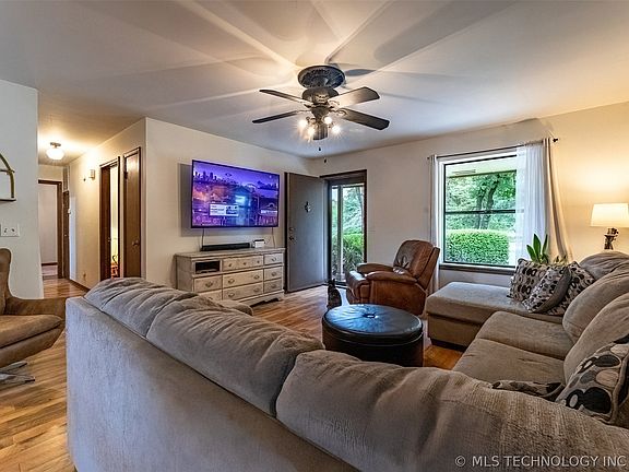 4th image of 6703 Pecan Rd
