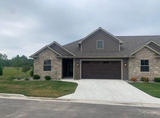 8 Willow Pointe Dr, Freeland, MI 48623