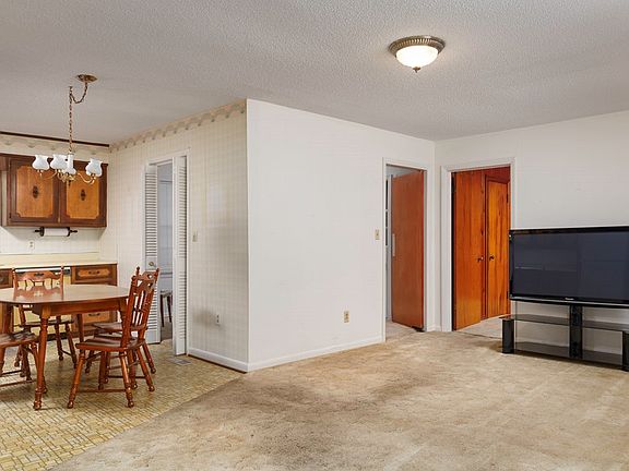 4th image of 2142 McBurney Dr
