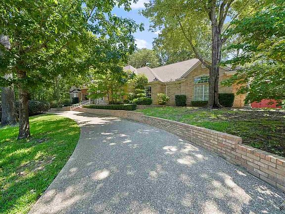 3rd image of 614 W Grande Blvd