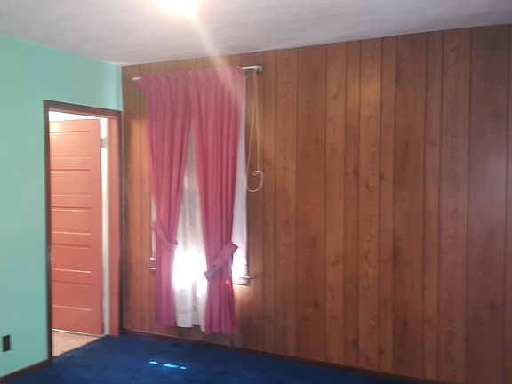 4th image of 209 S Pine St