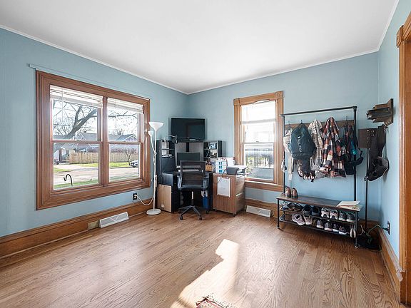 4th image of 913 Gleason Ave