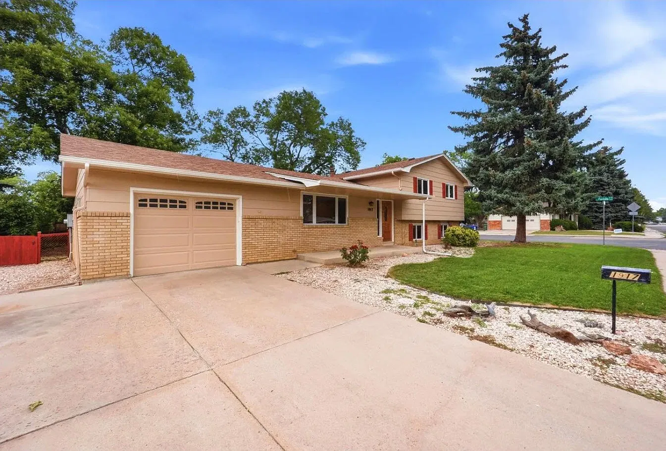 3 bed, 1300 sqft, $2,350 — Photo 3