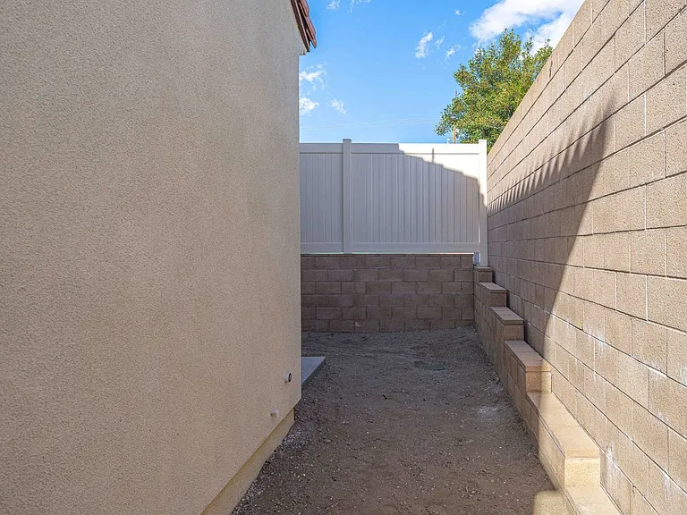 466 Meyer Pl — Photo 29